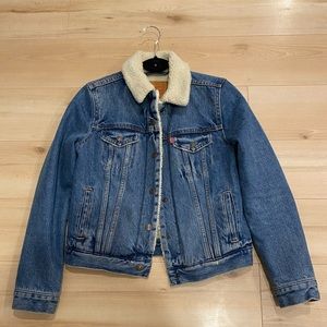 Levi’s Ex-boyfriend shearling trucker jacket, size XS